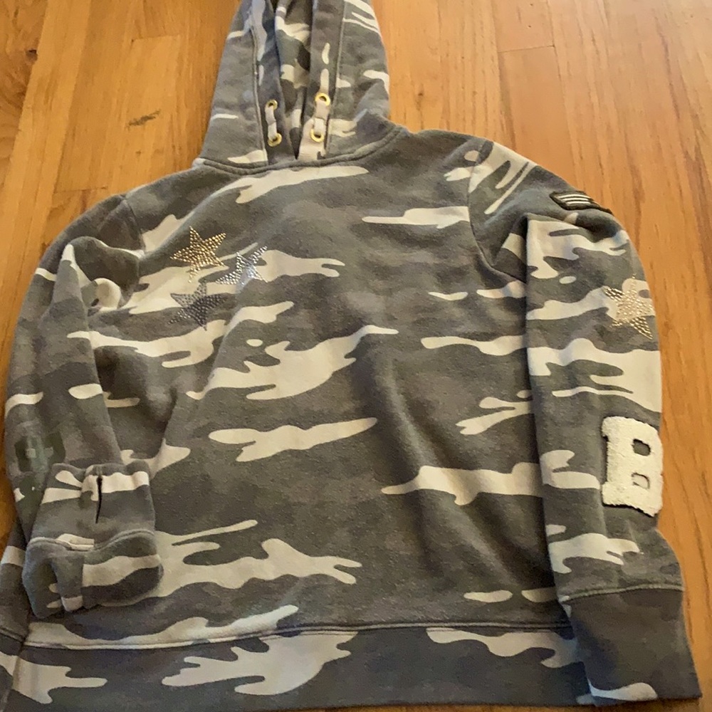 Butter size 12 Camo split back youth hoodie with finger holes ❤️host pick